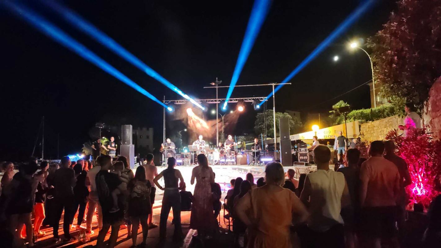 Kad glazba šapuće uz more – Unplugged Festival Ičići 2025