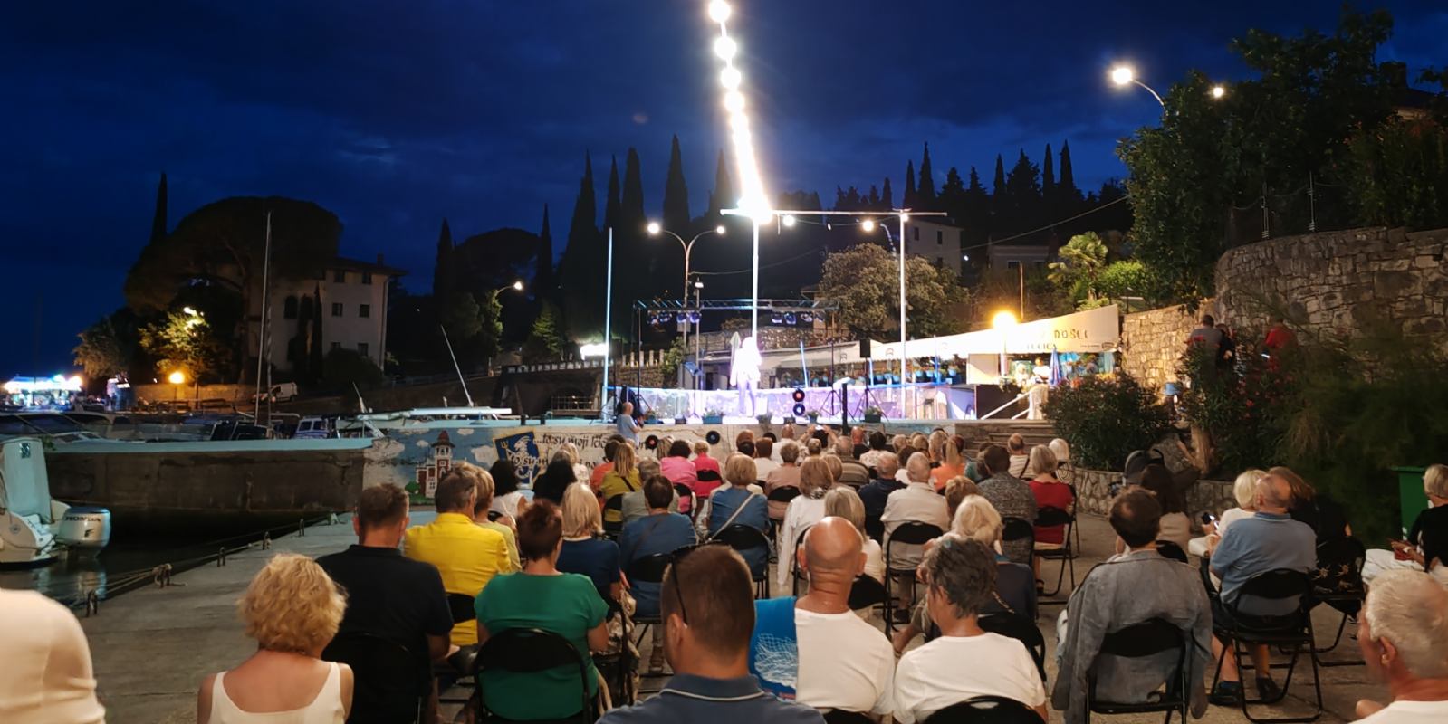 Ljetne glazbene večeri u Ičićima uz Teu Vučak i Davida Danijela